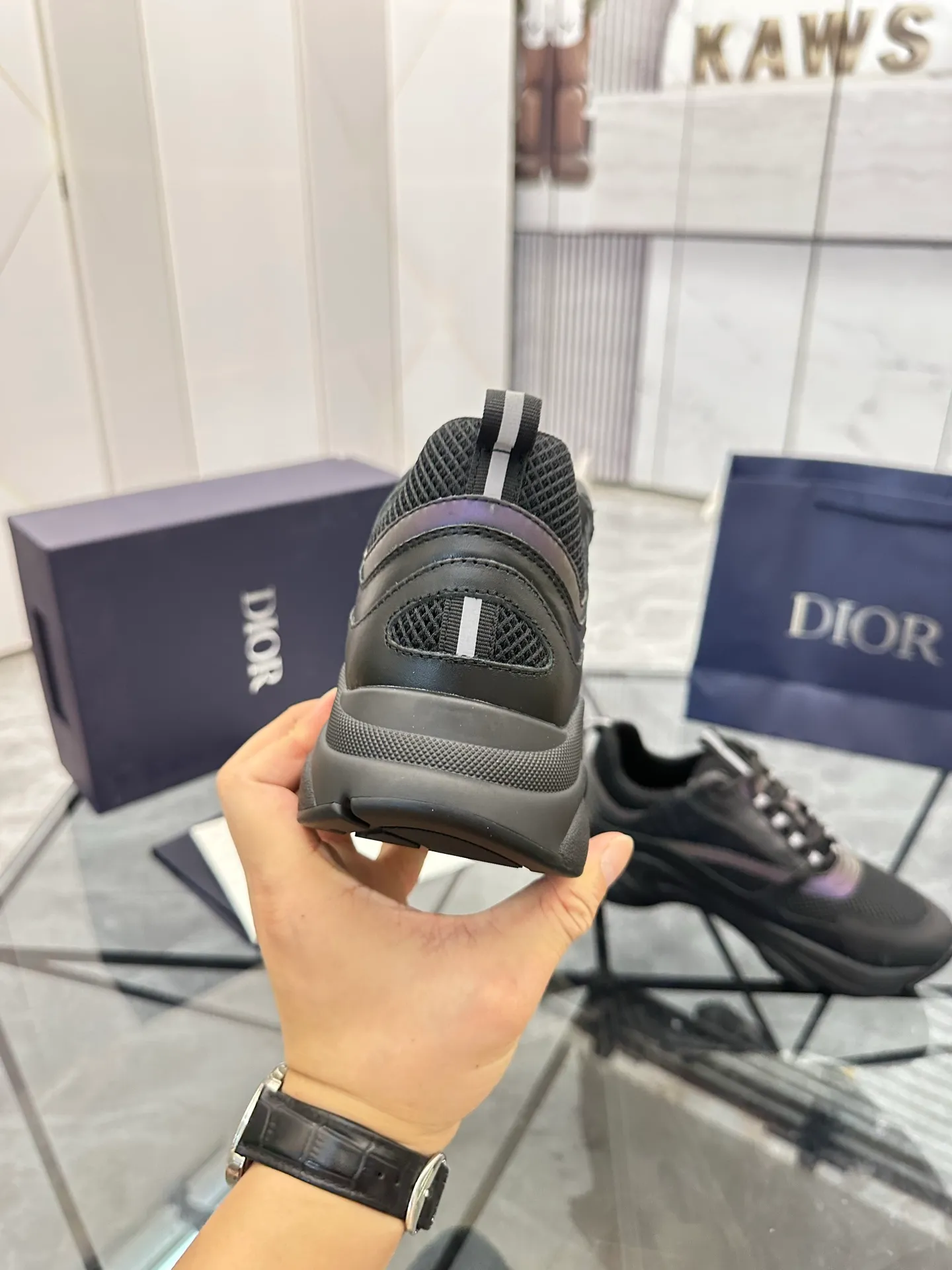 Men's shoes: 💰P460¥ Ready in Guangzhou, fully packaged Product trademark: Dior* "Dior*" low-top casual shoes Regular size: 38-46 (can be customized to 47) B22 Product materials: imported cowhide leather upper spliced ​​with original fabric, breathable lining, original outsole. Number: 920